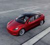 Das Model 3 des US-Elektroautobauers Tesla steht auf einer Teststrecke.