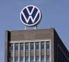 Volkswagen Stammwerk mit Logo / VW investiert massiv in E-Mobilität und Digitalisierung