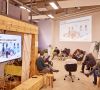 Eine Ansammlung von Startup-Unternehmern in der BMW Startup Garage