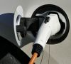 Europäische Neuzulassungen von Elektroautos - Ladekabel am Elektrofahrzeug